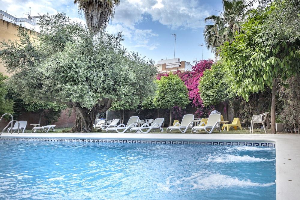 Aacr Hotel Monteolivos Seville Luaran gambar