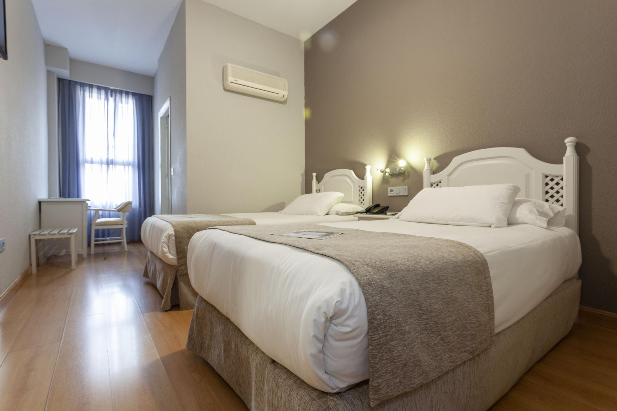 Aacr Hotel Monteolivos Seville Luaran gambar