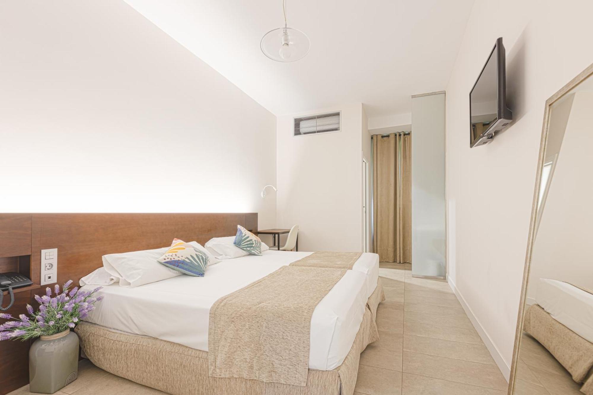 Aacr Hotel Monteolivos Seville Luaran gambar