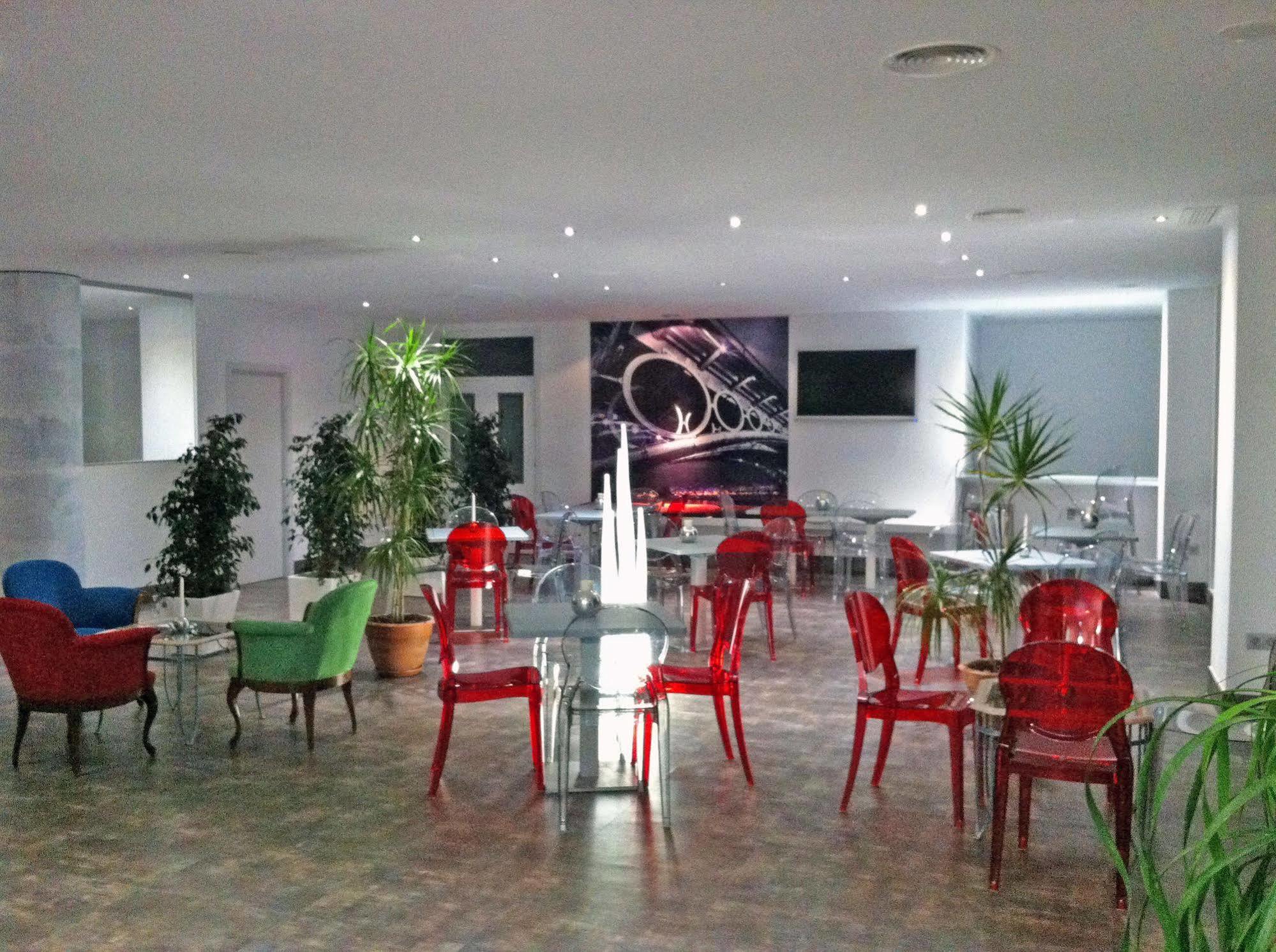 Aacr Hotel Monteolivos Seville Luaran gambar
