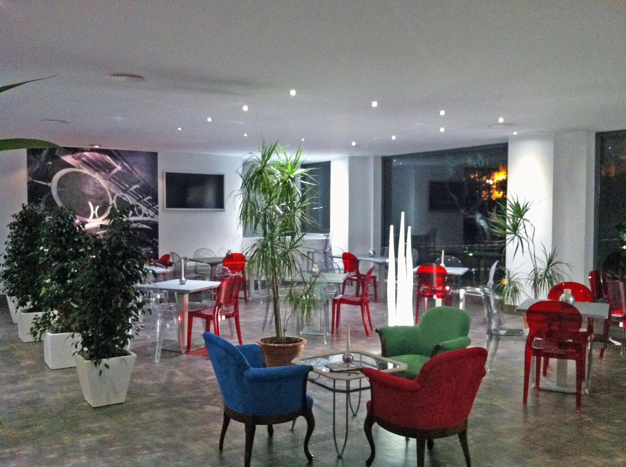 Aacr Hotel Monteolivos Seville Luaran gambar