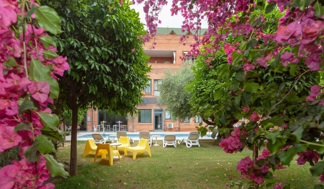 Aacr Hotel Monteolivos Seville Luaran gambar